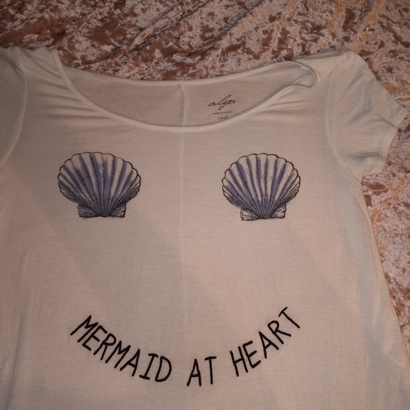 Small Mermaid At Heart Seashell Bra White Shirt 🧜‍♀️ - Picture 6 of 9